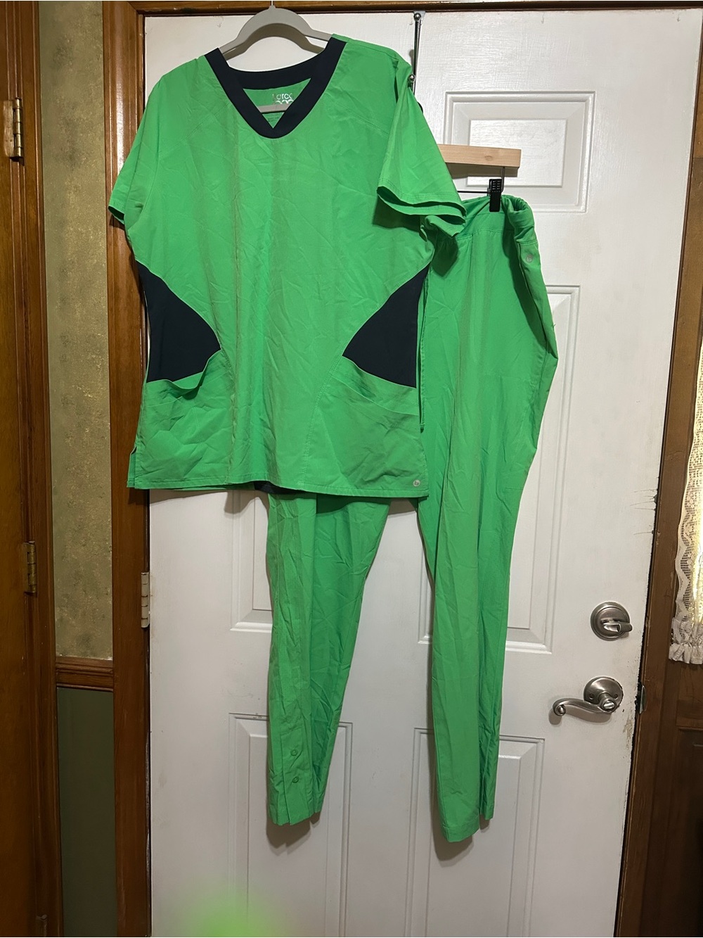 Barco One Lime Green Women’s Scrub Set Size 2XL V-neck Top 3XL Bottom W/Pockets